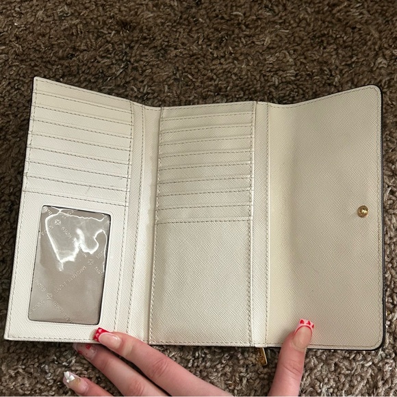 Michael Kors White Wallet - Picture 4 of 4
